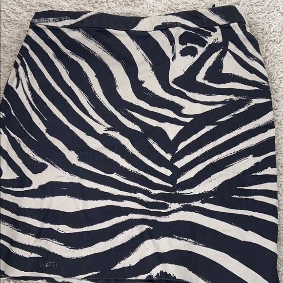 H&M Dresses & Skirts - Zebra print skirt